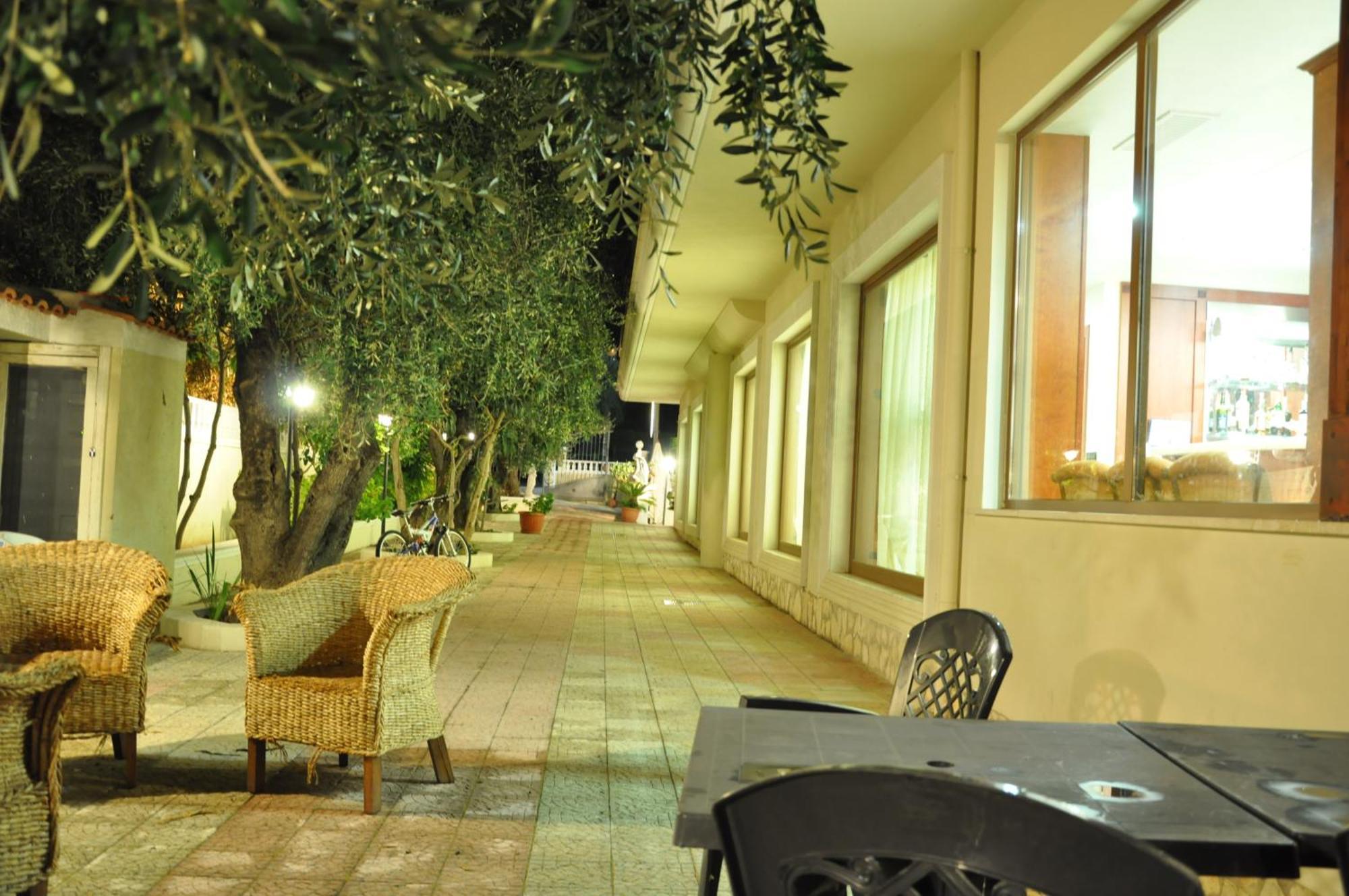 מאטינאטה Hotel Il Melograno מראה חיצוני תמונה